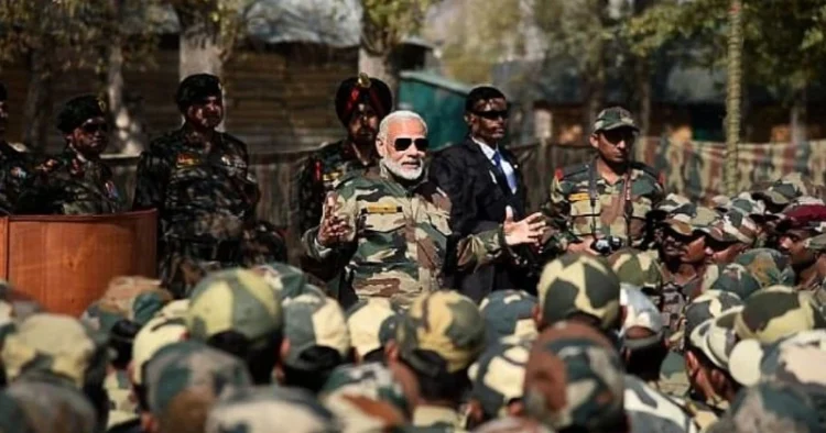 Prime Minister Narendra Modi with soldiers in Leh, Source: Twitter