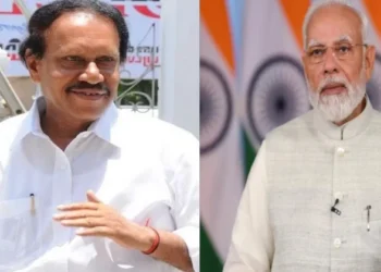 AIADMK leader M  Thambidurai (Left), Prime Minister Narendra Modi (Right)