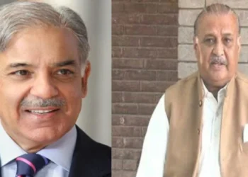 Pakistan PM Shehbaz Sharif (Right), Opposition leader Raja Riaz (Left)