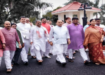 BJP delegation led by Babulal Marandi on their way to Governor house on August 5, (Source: Twitter)