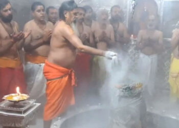 Bhasma aarti being performed at Mahakaleshwar temple Ujjain, Madhya Pradesh