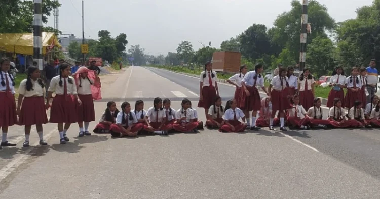 School girls in Ranchi, Jharkhand protest against the lack of basic amenities at their institution