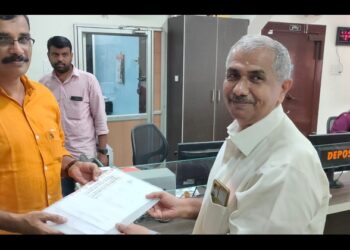 RSS Vibhag “Sanghchalak receives the title deed of the property of Lekha V. Nair from the bank manager.