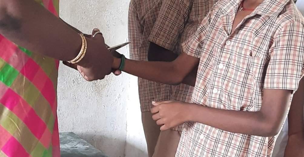 1004px x 519px - Tamil Nadu: School teacher shared post boasting her act of cutting 'Kalawa'  off the Hindu student's hand