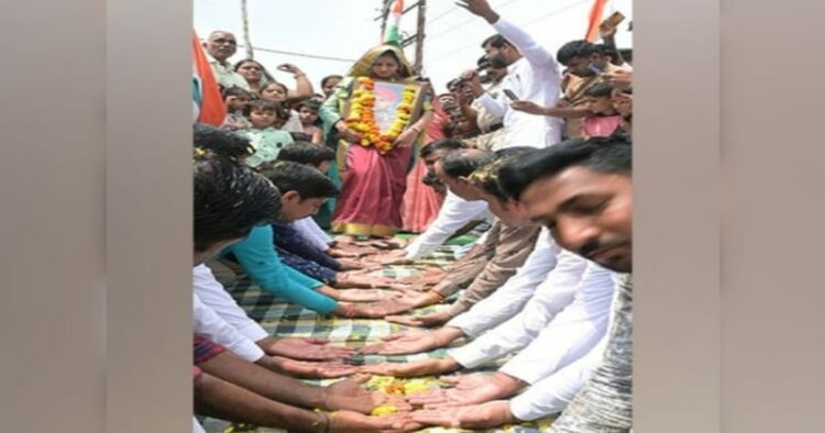 Woman walking on palms of villagers to unveil the statue of her braveheart husband