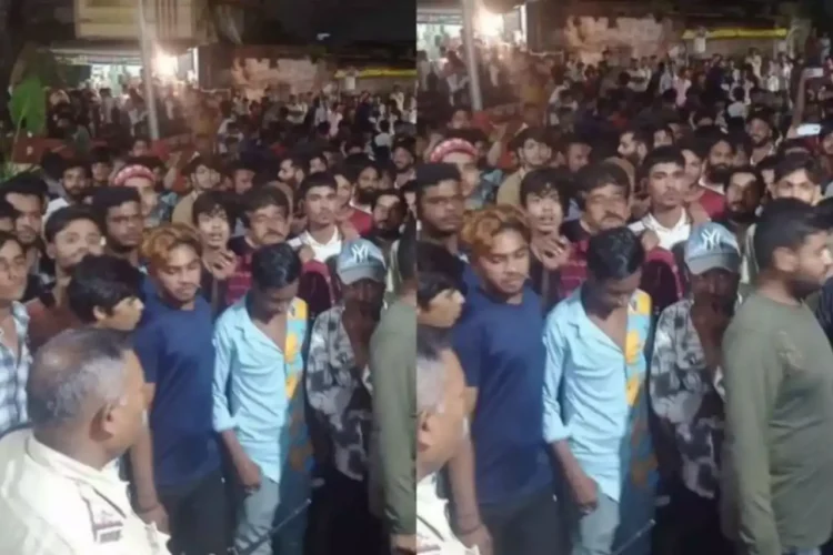 Islamist mob assembled outside the police station and raised 'Sar Tan se Juda' slogans (Amar Ujala)