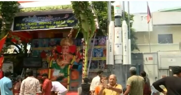 Chandrayaan 3 rocket near Bhagwan Ganesh idol in Keelkattalai is attracting people.