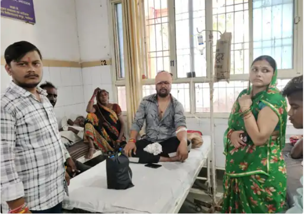 Jitendra Kumar admitted to the Trauma center of JAH hospital after the attack (Dainik Bhaskar)
