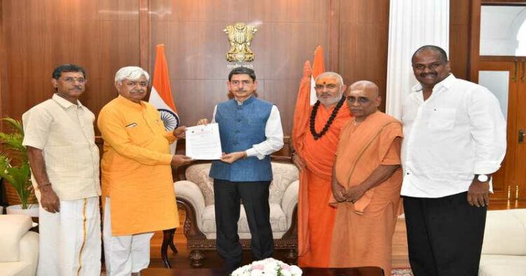 VHP deligation submitting the memorandum to the TN Governor RN Ravi