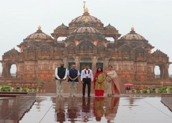 UK PM Rishi Sunak at the Akshardham Temple in New Delhi on the sidelines of the G20 Summit.