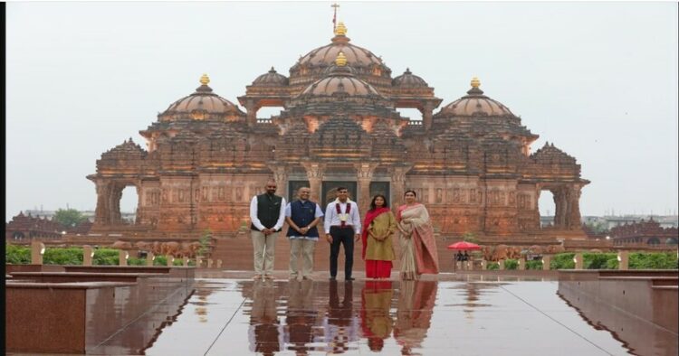 UK PM Rishi Sunak at the Akshardham Temple in New Delhi on the sidelines of the G20 Summit.