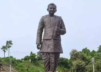 63-feet tall statue of Pandit Deendayal Upadhyaya, in Varanasi 
(Source: Times of India)