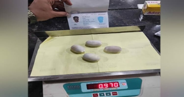 Customs seized 5.4 kg gold from 6 flyers at Calicut International Airport