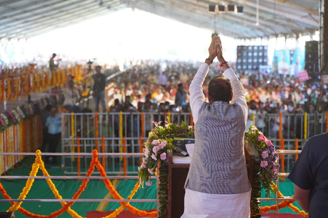 Madhya Pradesh: CM Chouhan Inaugurates, Performs Bhoomi Pujan Of 14,871 ...