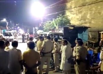 ( Police personnel on the spot at Saturday's night, courtesy social media