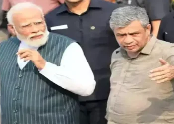 (Left) PM Modi (Right)Railway Minister Ashwini Vaishnaw