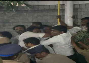 Tamil Nadu police beat the supporters of the BJP late in the night