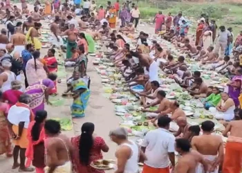 Thousands of devotees in Cauvery River banks, on the auspicious day of Mahalaya Amavasya