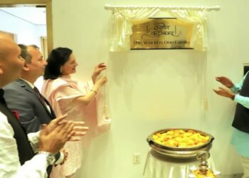 Indian Ambassador Ruchira Kamboj and ICCR President Vinay Sahasrabuddhe unveil "Vasudhaiva Kutumbakam" plaque at Permanent Mission of India to UN in New York