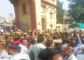 Police try to control the situation at BHU gate after clashes between ABVP and AISA supporters