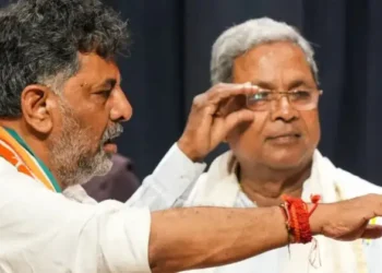 (Left) Karnataka Deputy CM DK Shivakumar (Right) Karnataka CM Siddaramaiah