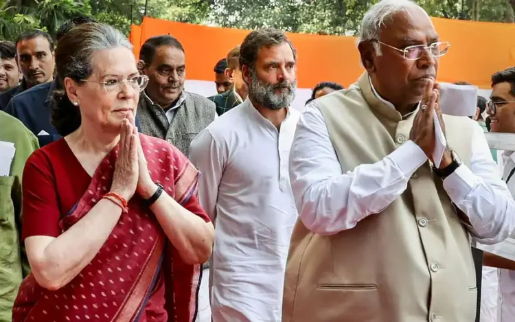 Sonia Gandhi, Rahul Gandhi and Congress Party President Mallikarjun Kharge ()