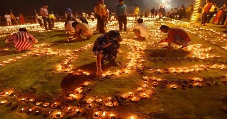 Devotees Lit lamps at Har ki Paudi, Haridwar