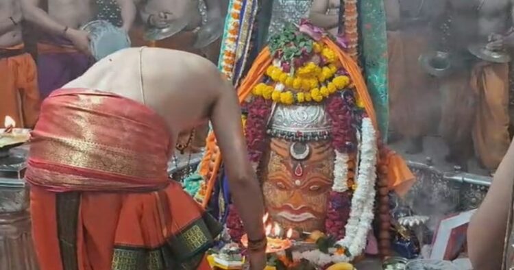 Aarti being performed at Mahakaleshwar temple