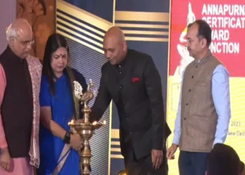 The Annapurna Certificate inaugural award ceremony began with the lighting of the lamp by Hon’ble MoS for External Affairs & Culture, Ms Meenakshi Lekhi, President, ICCR, Dr Vinay and other dignitaries.