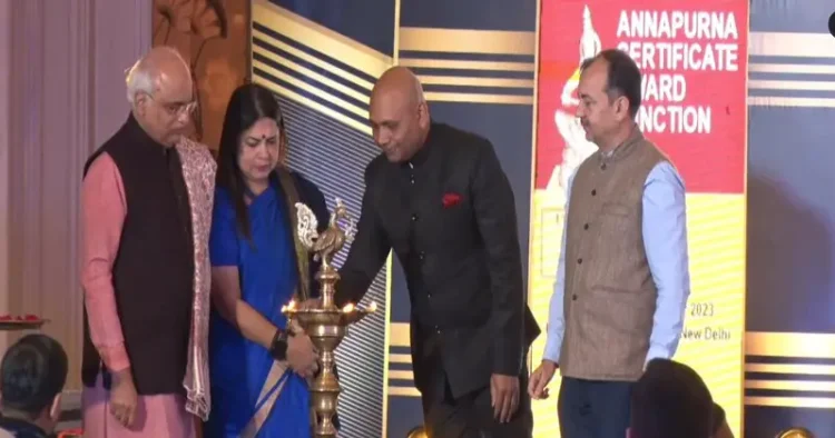 The Annapurna Certificate inaugural award ceremony began with the lighting of the lamp by Hon’ble MoS for External Affairs & Culture, Ms Meenakshi Lekhi, President, ICCR, Dr Vinay and other dignitaries.