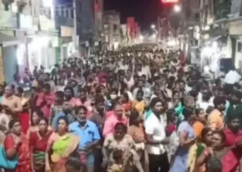 Devotees gather in large numbers outside Tamil Nadu's Arunachaleswarar temple
