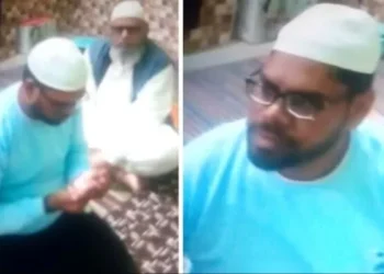 Naib Tehsildar Ashish Gupta praying in a mosque (Aaj Tak)