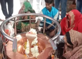 Couple performing wedding rituals (ETV)