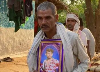 Ishwar Sahu with his son potrait