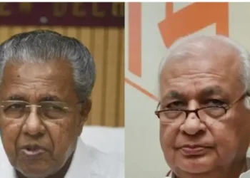 (Left) Kerala CM Pinarayi Vijayan (Right) Kerala Governor Arif Mohammad Khan