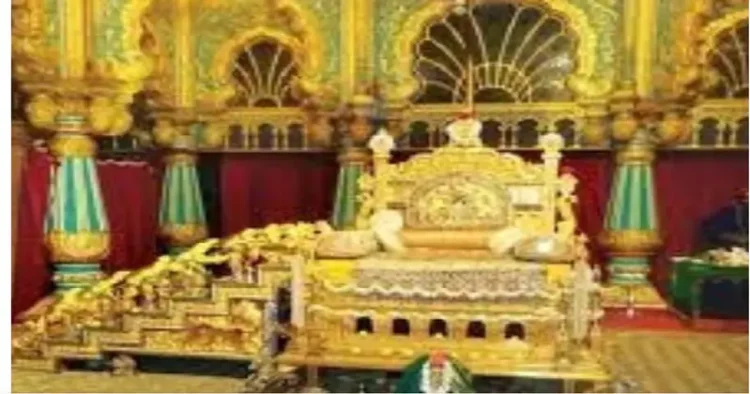 Majestic throne of gold for Bhagwan Sri Rma