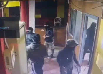 Masked roobers loot Punjab National Bank in Manipur