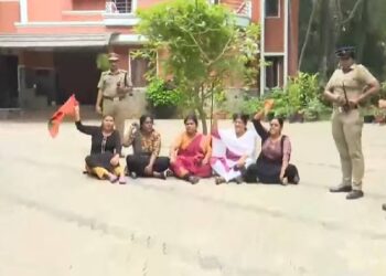 case against journalists who covered mahila morcha protest (X)