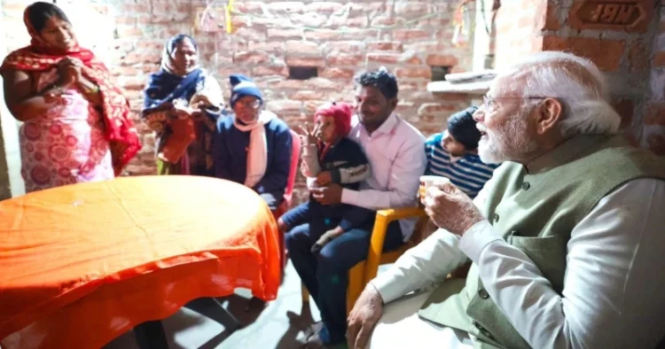 PM Modi having tea with the family members of Ujjwala beneficiary (India Today)
