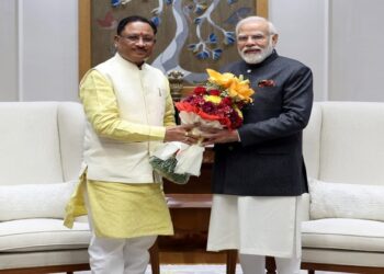 Chhattisgarh CM with Prime Minister Narendra Modi, curtsey: X