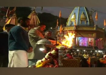 Uttarakhand CM Pushkar Singh Dhami performing Ganga aarti at Har Ki Pauri ghat