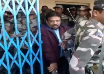 Income Tax officials and CISF personnel leave Balangir after IT raid at Congress MP Dheeraj Sahu's premises ends