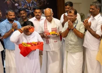 Matha Amritanandamayi Devi receives Rama Mandir Akshata from RSS Pracharak S Sethumadhavan