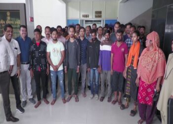 Surat Police bust Bangladeshi human trafficking network, 10 held (ANI)