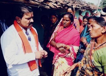 Chhattisgarh's Deputy CM Vijay Sharma interacting with family members of the deceased Sadharam Yadav