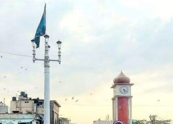 A green flag, hoisted on a British era flagpole-streetlight in Shivajinagar in Bengaluru sparks row