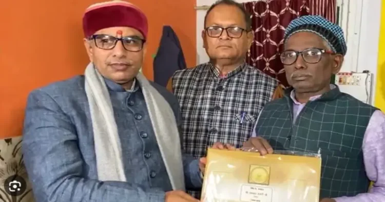 (Right) Iqbal Ansari presented with invitation for Ram Mandir Pran Pratishtha