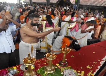 Thousands of devotees congregated in Palavakkulam Mahadeva Temple