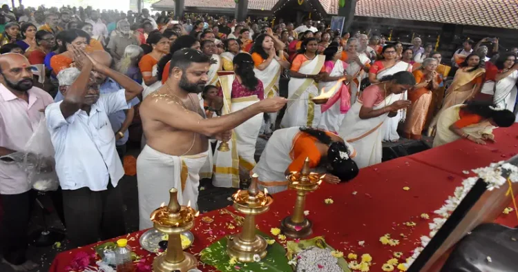 Thousands of devotees congregated in Palavakkulam Mahadeva Temple