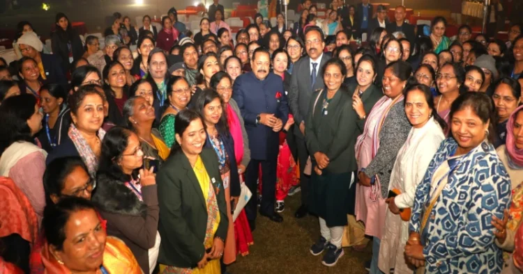 Union Minister Jitendra Singh, with ISRO women scientists team (Source: PIB)